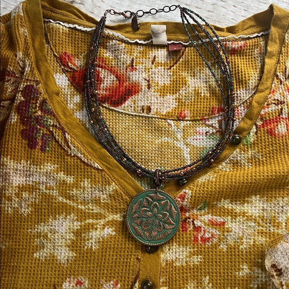 Pilcro
Anthropologie Pilcro Waffle Henley
Floral Top ladies size small - Picture 11 of 12